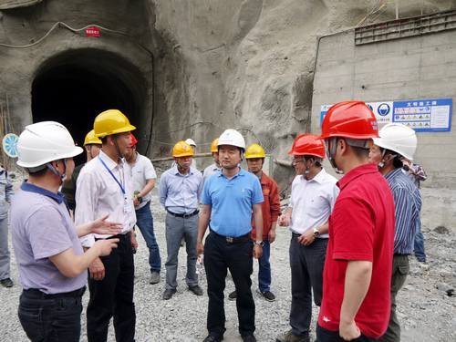 華電集團(tuán)領(lǐng)導(dǎo)、專(zhuān)家蒞臨局固滴項(xiàng)目檢查指導(dǎo)工作 
