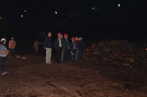 董蜀良到雅安青衣江漏水洞應(yīng)急施工現(xiàn)場檢查指導(dǎo)工作 