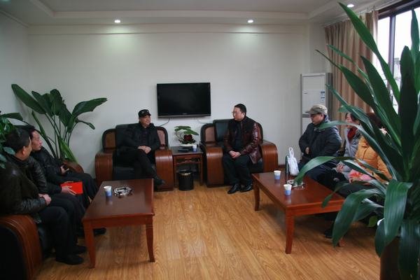 代勇一行到都江堰看望慰問我局省部級勞模、離退休老干部、困難黨員和困難職工