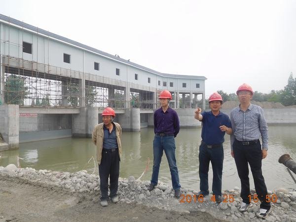 高本祥、但凱一行到西河順江堰引水樞紐整治工程檢查指導工作