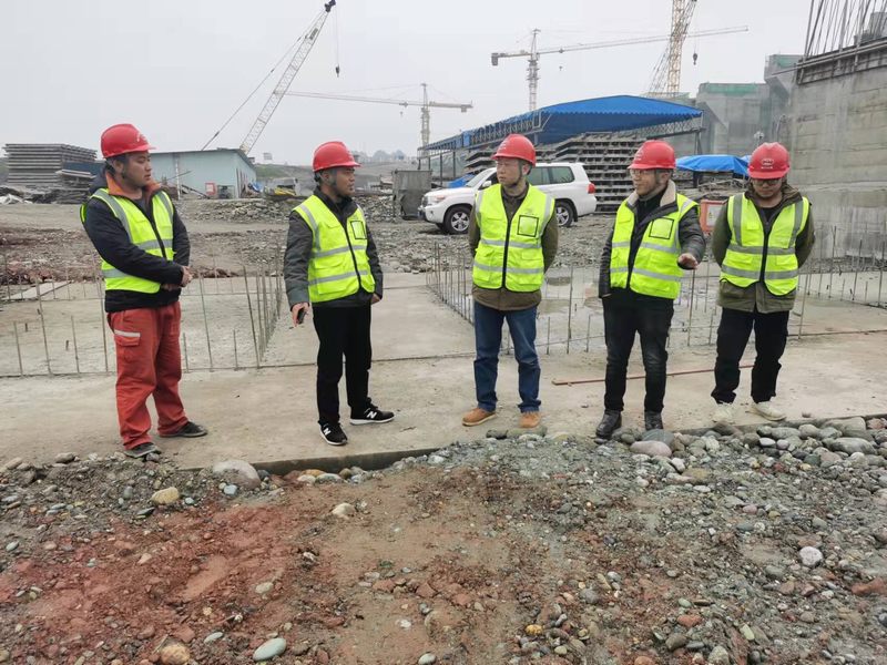 公司黨委書記、董事長代勇一行到岷江虎渡溪航電樞紐工程項目檢查指導工作