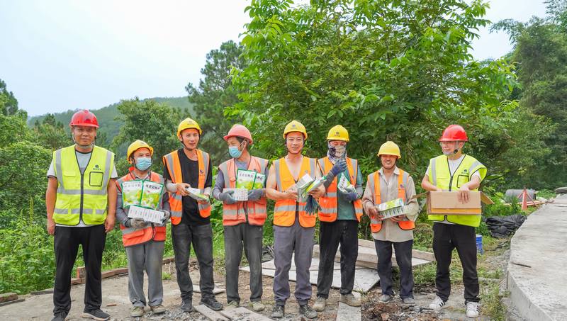 夏日送清涼，聚力促發(fā)展——二分公司工會(huì)組織開(kāi)展“夏送清涼”活動(dòng)