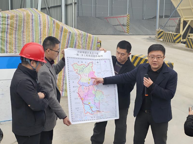 筑好安全關(guān) 開(kāi)啟平安年——江安縣縣委常委程勇一行蒞臨向家壩黃桷灣拌合站參觀建設(shè)成果并開(kāi)展節(jié)前檢查