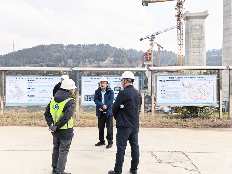 唐驚濤赴亭子口項(xiàng)目慰問(wèn)春節(jié)值守人員并開(kāi)展黨員及青年團(tuán)員學(xué)習(xí)交流會(huì)